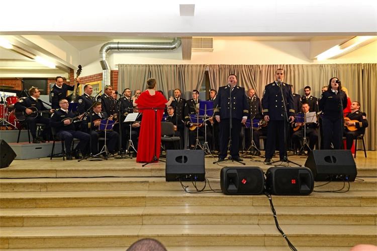 Slika /02_vijesti/2018/koncert_heroji.jpg