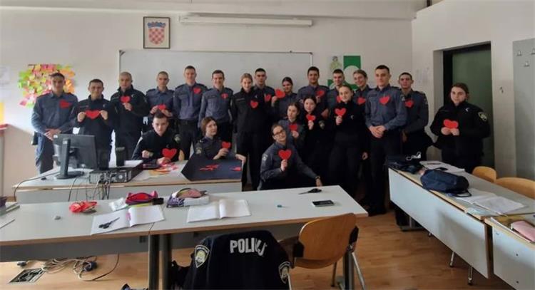Slika /03_policijska_skola/2023/valentinovo/2.jpg