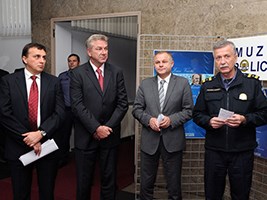 Slika topvijesti/2013/studeni/izlozba/izlozba_000.jpg