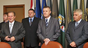 Slika topvijesti/rujan08/Strane_policije4.jpg